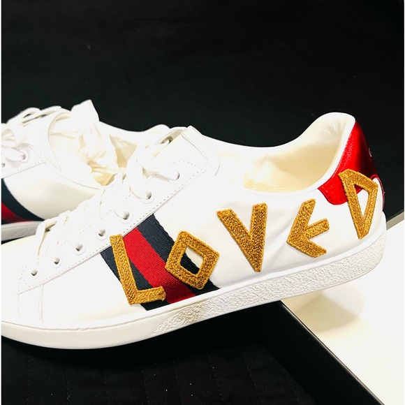 Gently worn Women’s Gucci “Loved” sneakers. Gucci size 40 or US size 10. Worn 2x - Picture 2 of 4